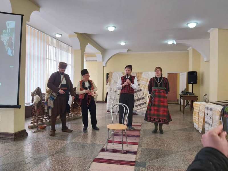 В селе Криничное Болградского района прошел показ аутентичных болгарских костюмов.