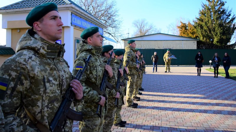 8 измаильских пограничников-новобранцев приняли присягу на верность украинскому народу