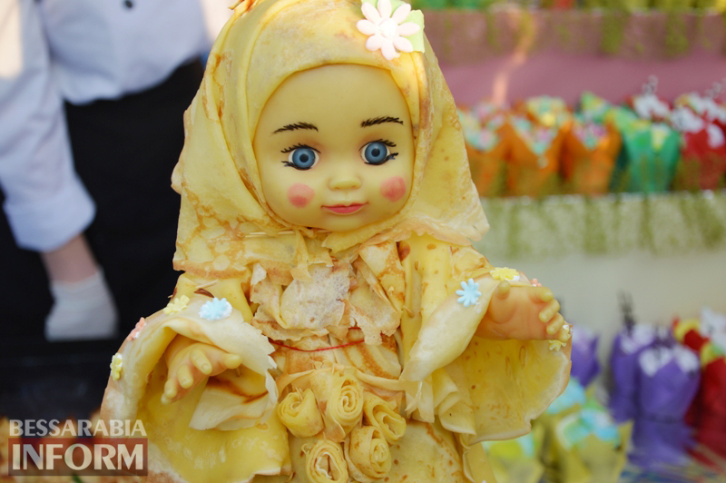 Кукла из блинов, благотворительная детская ярмарка, народная музыка и сжигание чучела: как Килия весну встречала