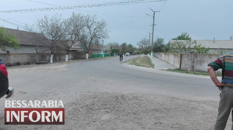 Килийская ОТГ: в Шевченково водитель на "хонде" слетел с дороги, снес два забора и протаранил дом (фотофакт)