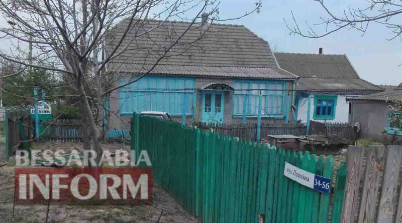 Килийская ОТГ: в Шевченково водитель на "хонде" слетел с дороги, снес два забора и протаранил дом (фотофакт)