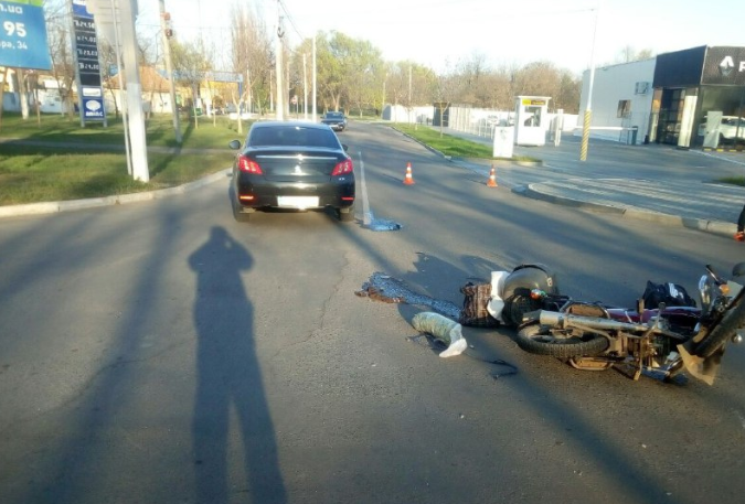ДТП в Измаиле: на проспекте Суворова водитель Peugeot отправил в больницу мопедиста