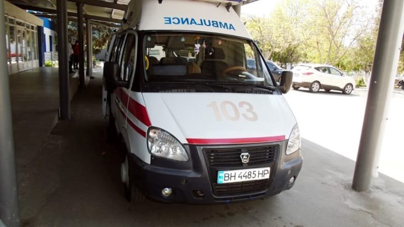 Болград получил новый автомобиль скорой помощи с аппаратом ИВЛ. Еще одну машину "скорой" направили в самое отдаленное село Болградского района