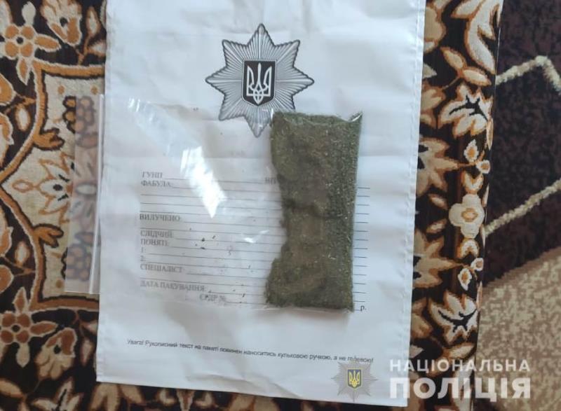 Полицейские изъяли у троих жителей Белгород-Днестровского района краденые вещи и наркотики