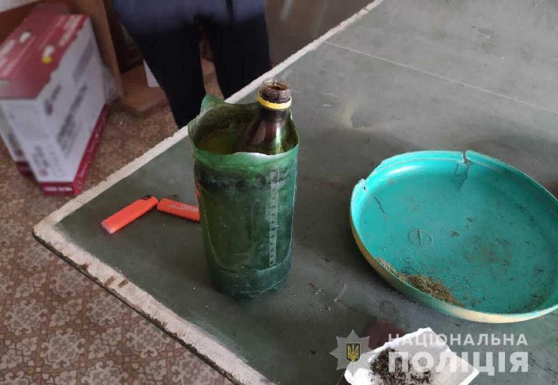 Полицейские изъяли у троих жителей Белгород-Днестровского района краденые вещи и наркотики