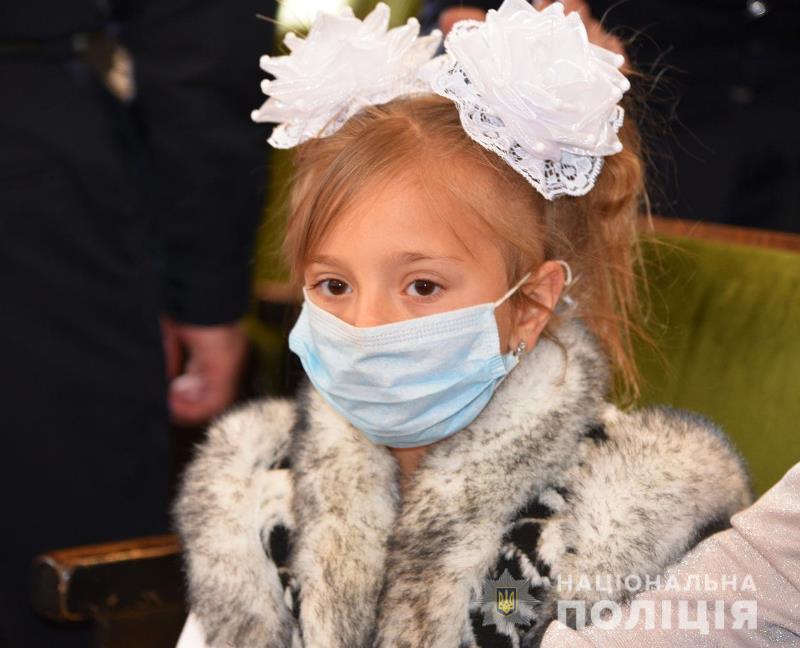 В Одессе полиция поблагодарила юную жительницу Лиманского района, благодаря которой удалось задержать опасного злоумышленника