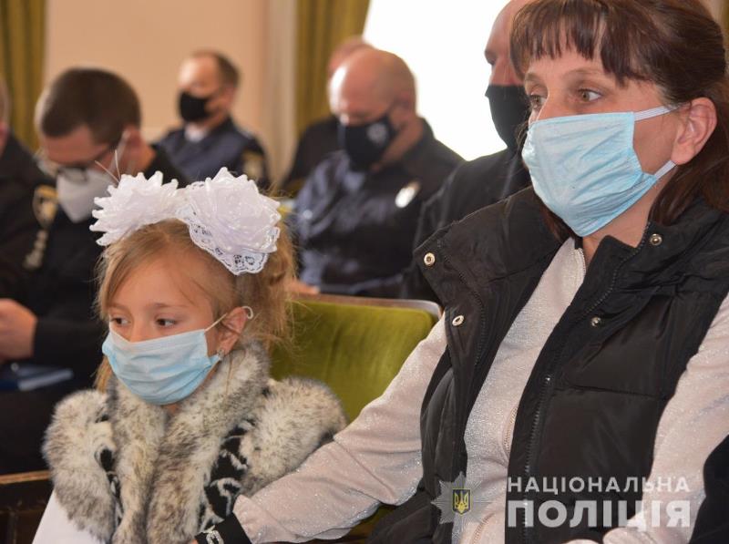 В Одессе полиция поблагодарила юную жительницу Лиманского района, благодаря которой удалось задержать опасного злоумышленника