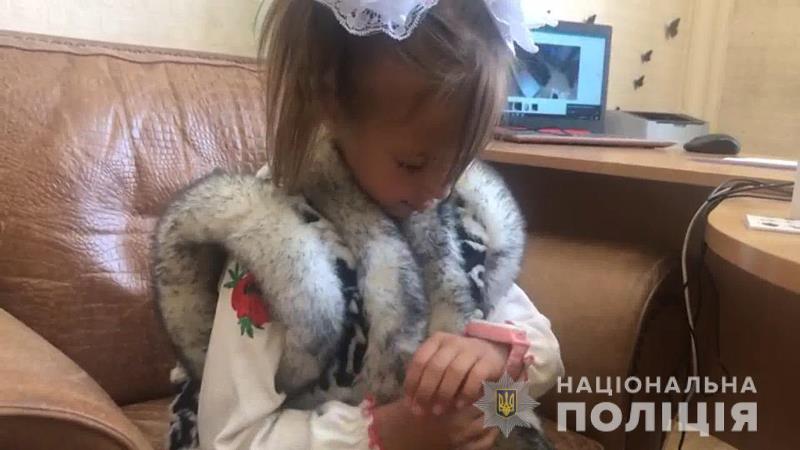 В Одессе полиция поблагодарила юную жительницу Лиманского района, благодаря которой удалось задержать опасного злоумышленника