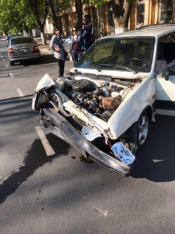 ВАЗ не уступил дорогу Opel: в Измаиле в результате ДТП пострадала пассажирка одного из автомобилей