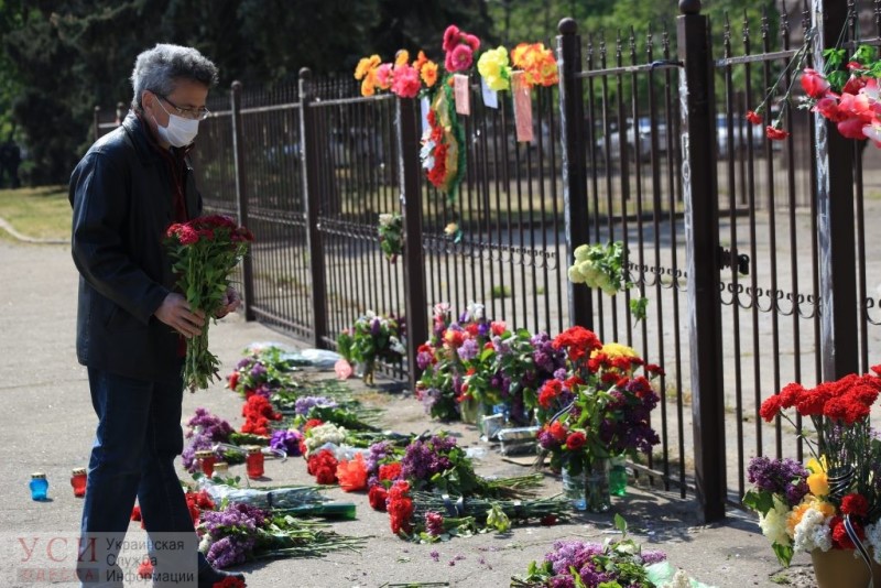 Шестая годовщина трагедии 2 мая: возле Дома профсоюзов образовалась очередь, а также происходят потасовки