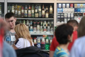 Милиция напоминает о запрете продавать алкоголь и сигареты детям