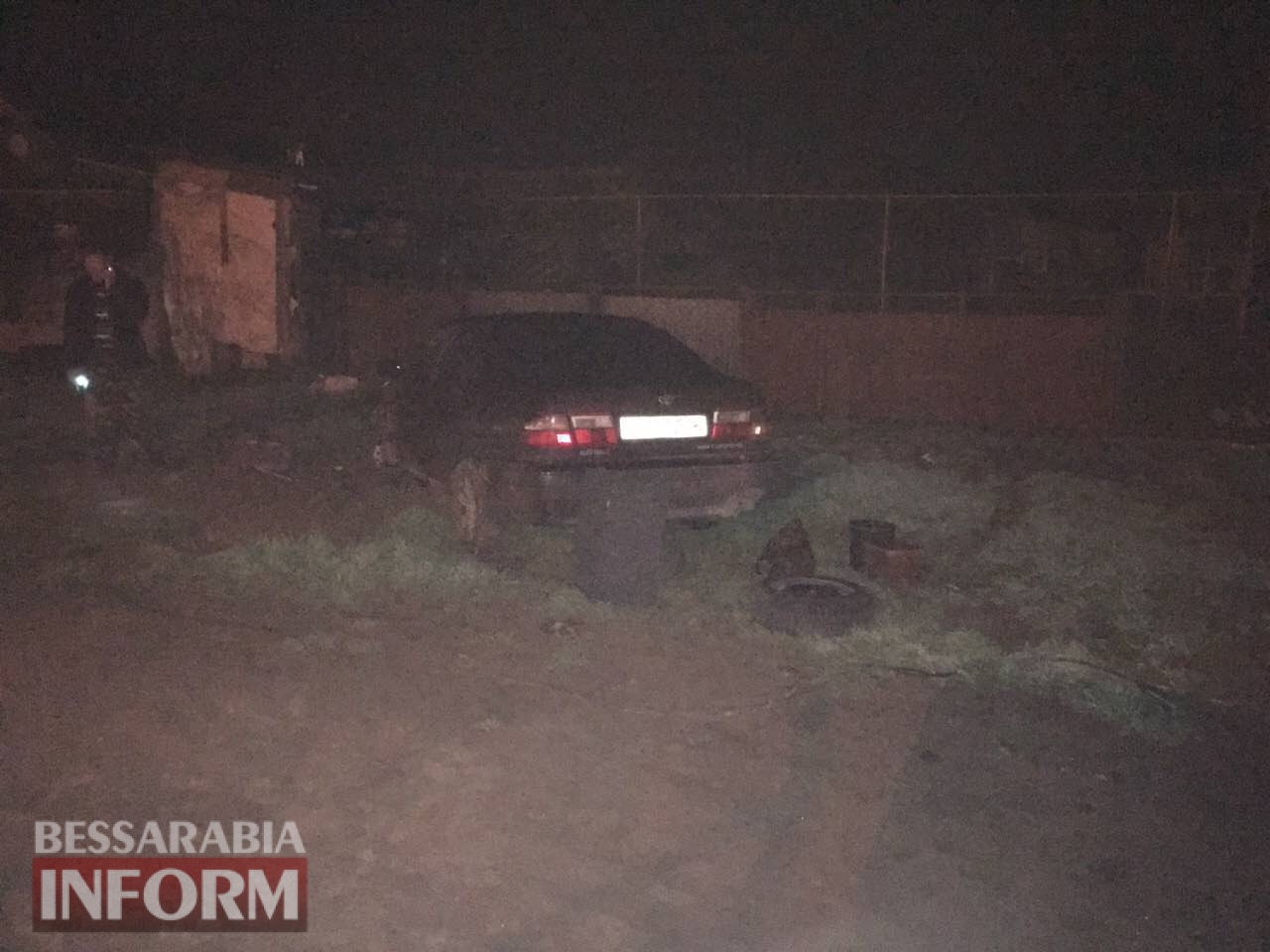 На въезде в Измаил пьяный водитель на Toyota Carina снес столб