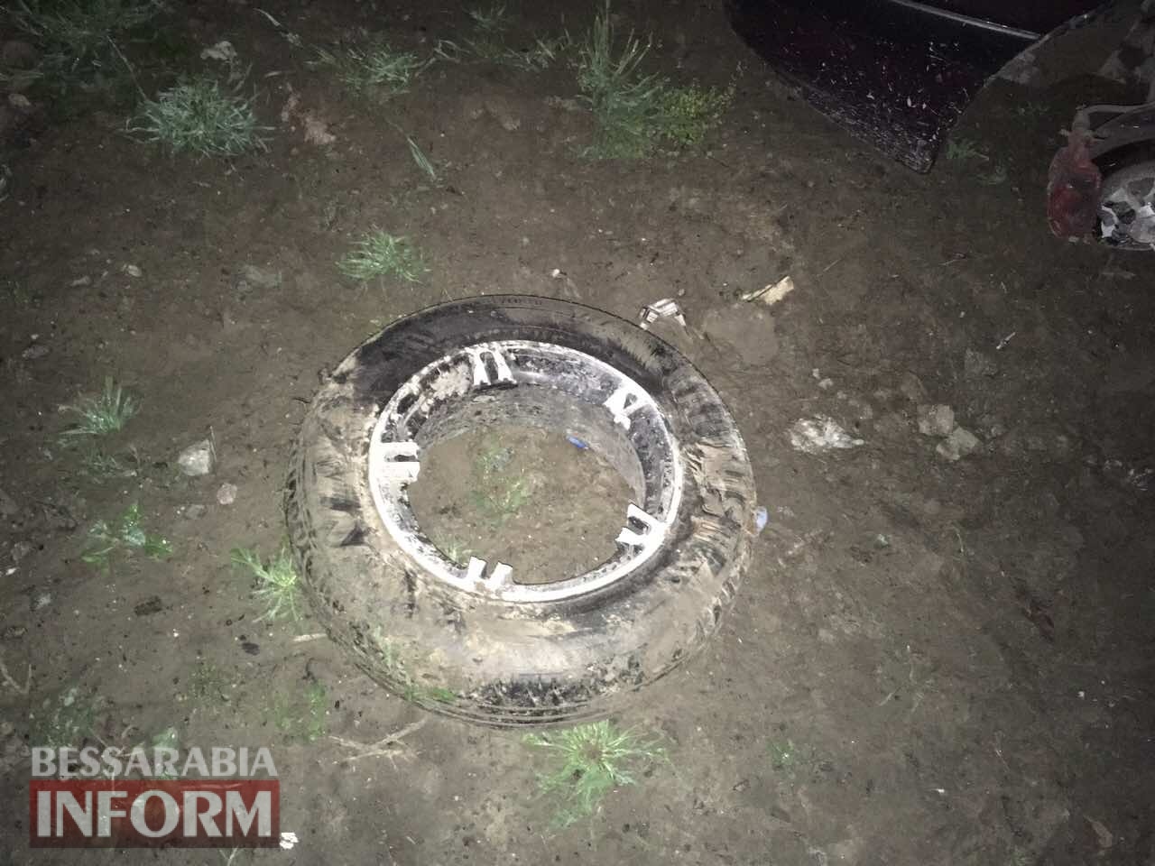 На въезде в Измаил пьяный водитель на Toyota Carina снес столб