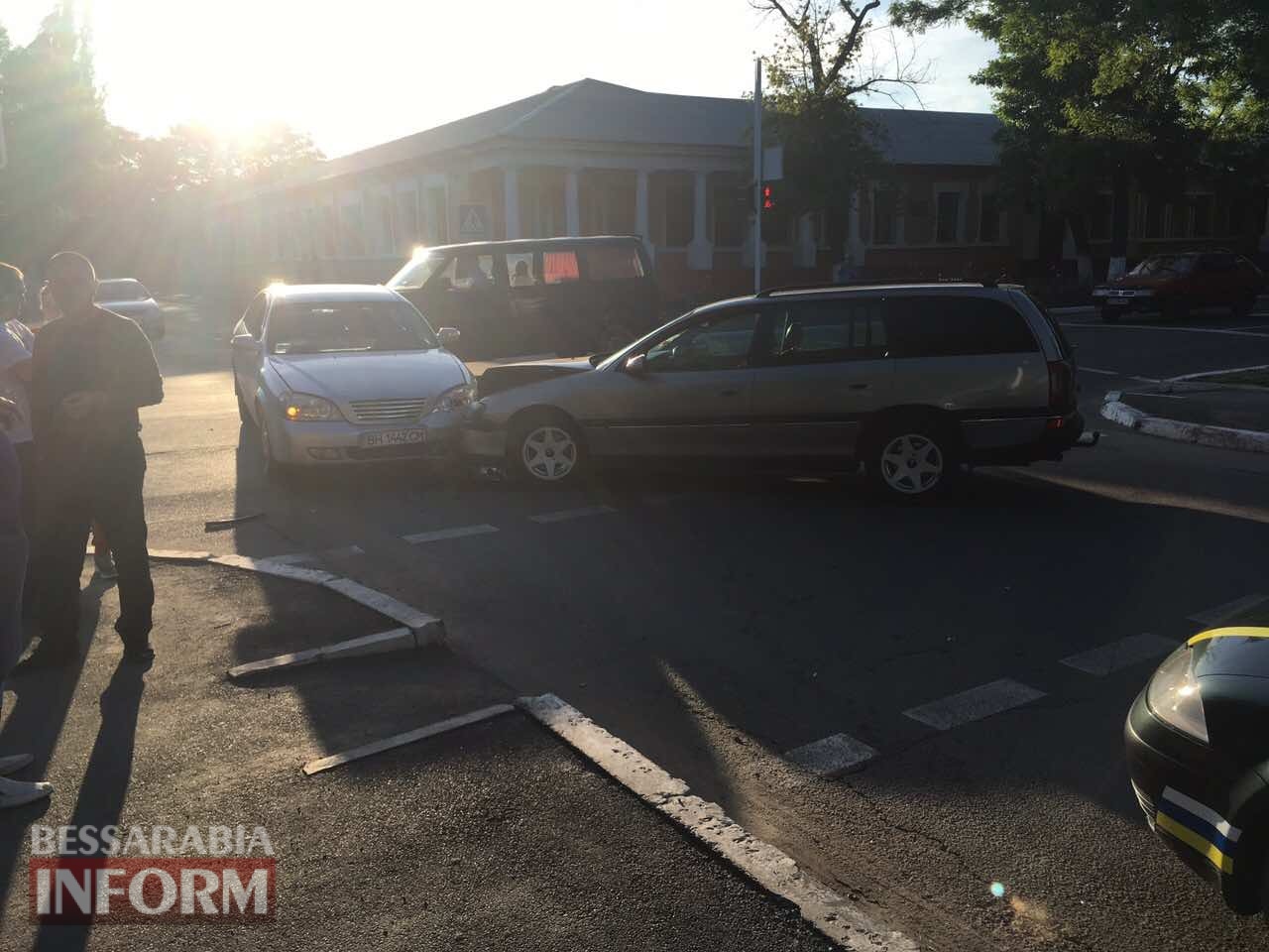 В Измаиле яркий закат солнца и невнимательность водителя спровоцировали ДТП