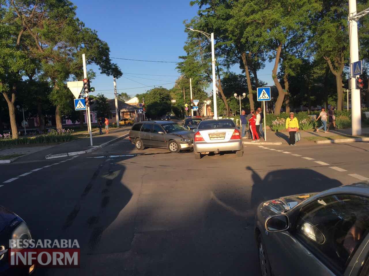 В Измаиле яркий закат солнца и невнимательность водителя спровоцировали ДТП