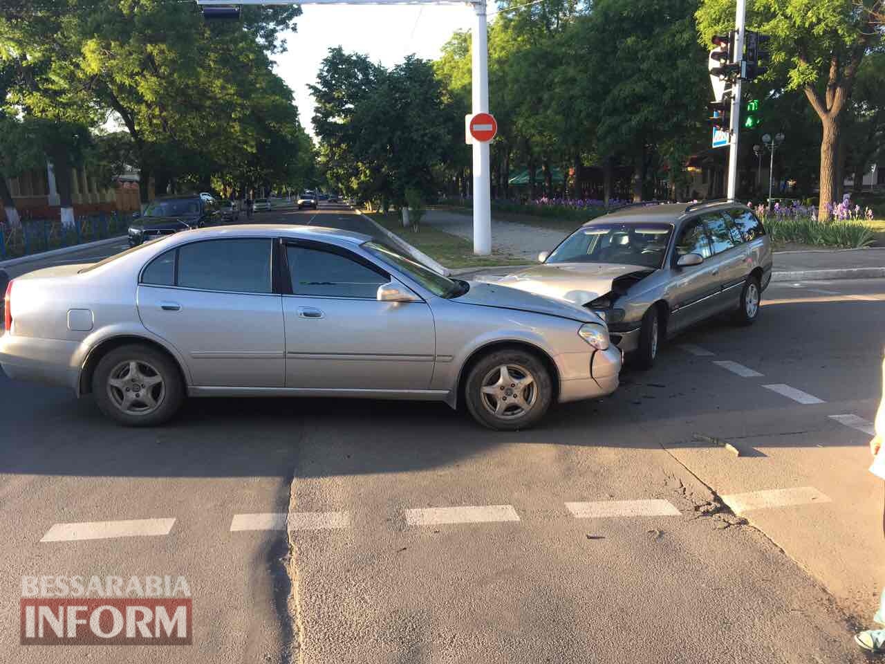 В Измаиле яркий закат солнца и невнимательность водителя спровоцировали ДТП