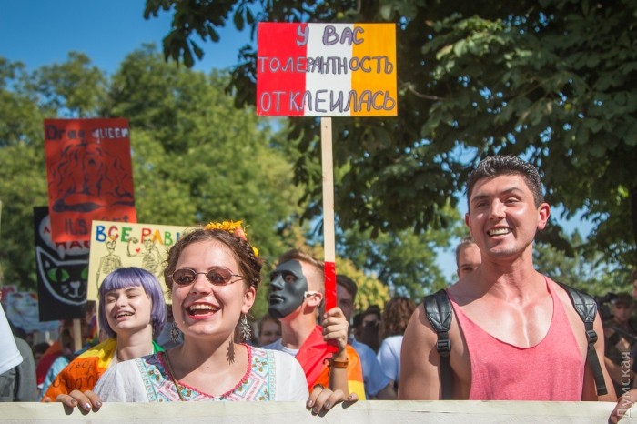 Марш Равенства представителей ЛГБТ-сообщества «Одесса-Прайд» до финиша не дошел