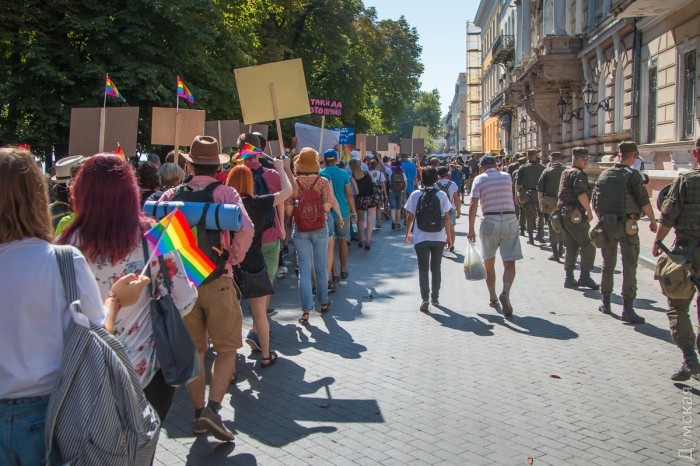 Марш Равенства представителей ЛГБТ-сообщества «Одесса-Прайд» до финиша не дошел