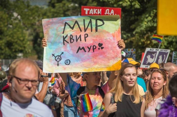 Марш Равенства представителей ЛГБТ-сообщества «Одесса-Прайд» до финиша не дошел