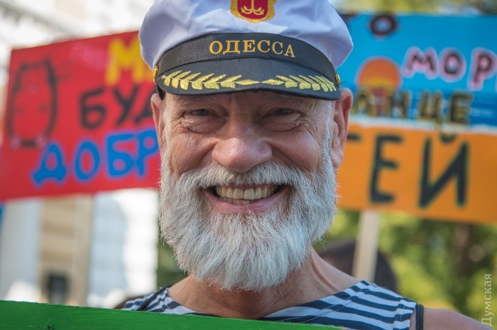 Марш Равенства представителей ЛГБТ-сообщества «Одесса-Прайд» до финиша не дошел