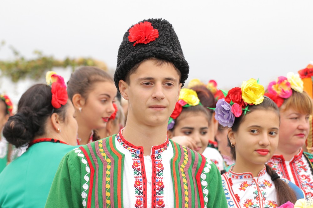 В этнической деревне Фрумушика-Нова на фестивале кабарне дегустировали вина тарутинских виноделов