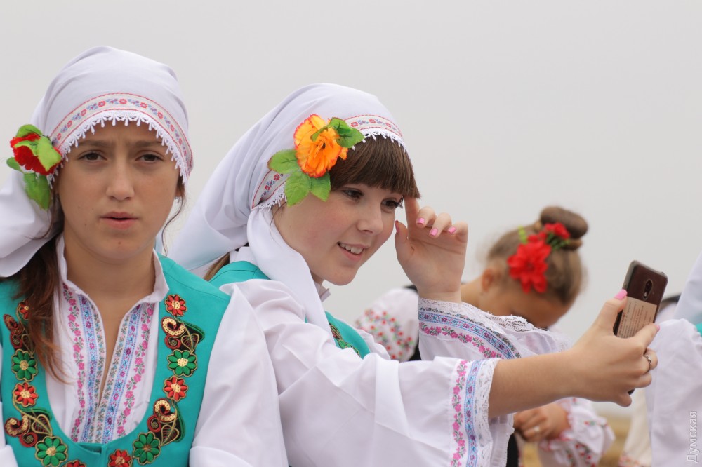 В этнической деревне Фрумушика-Нова на фестивале кабарне дегустировали вина тарутинских виноделов