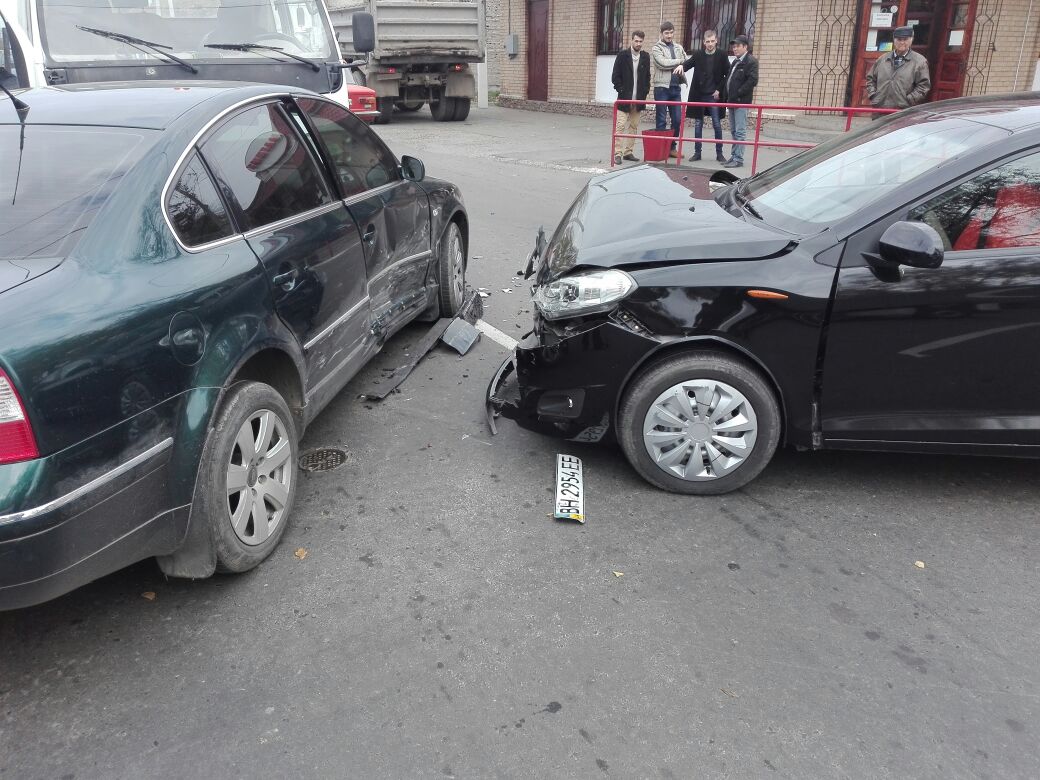 В Измаиле на перекрестке столкнулись три автомобиля