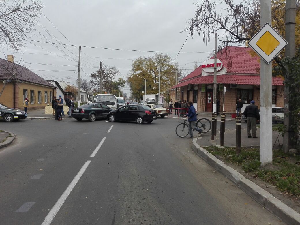 В Измаиле на перекрестке столкнулись три автомобиля