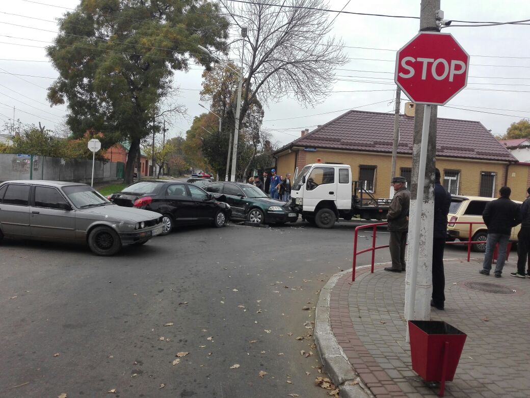 В Измаиле на перекрестке столкнулись три автомобиля