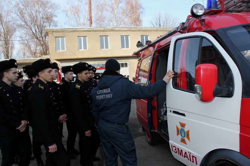 Спасатели Измаила провели увлекательный мастер-класс для учащейся молодежи и пригласили в свои ряды