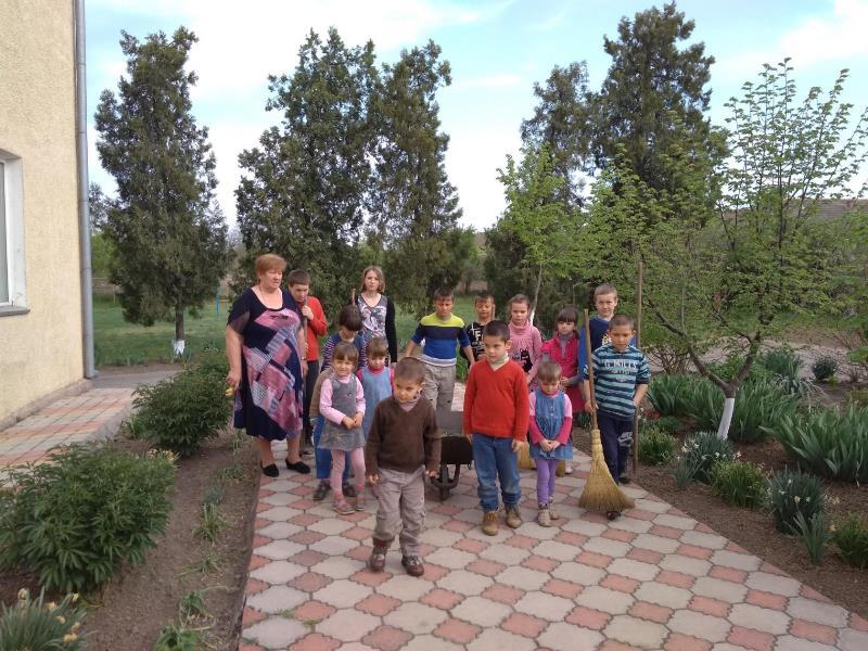 Глава Измаильского района вместе с детками из ЦСПРД поучаствовала в эко-акции
