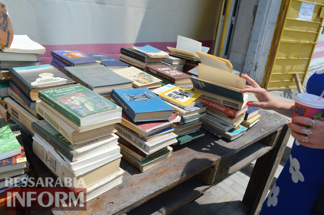 В Килии волонтеры организовали книжную ярмарку, средства от которой пойдут на нужды украинских военных