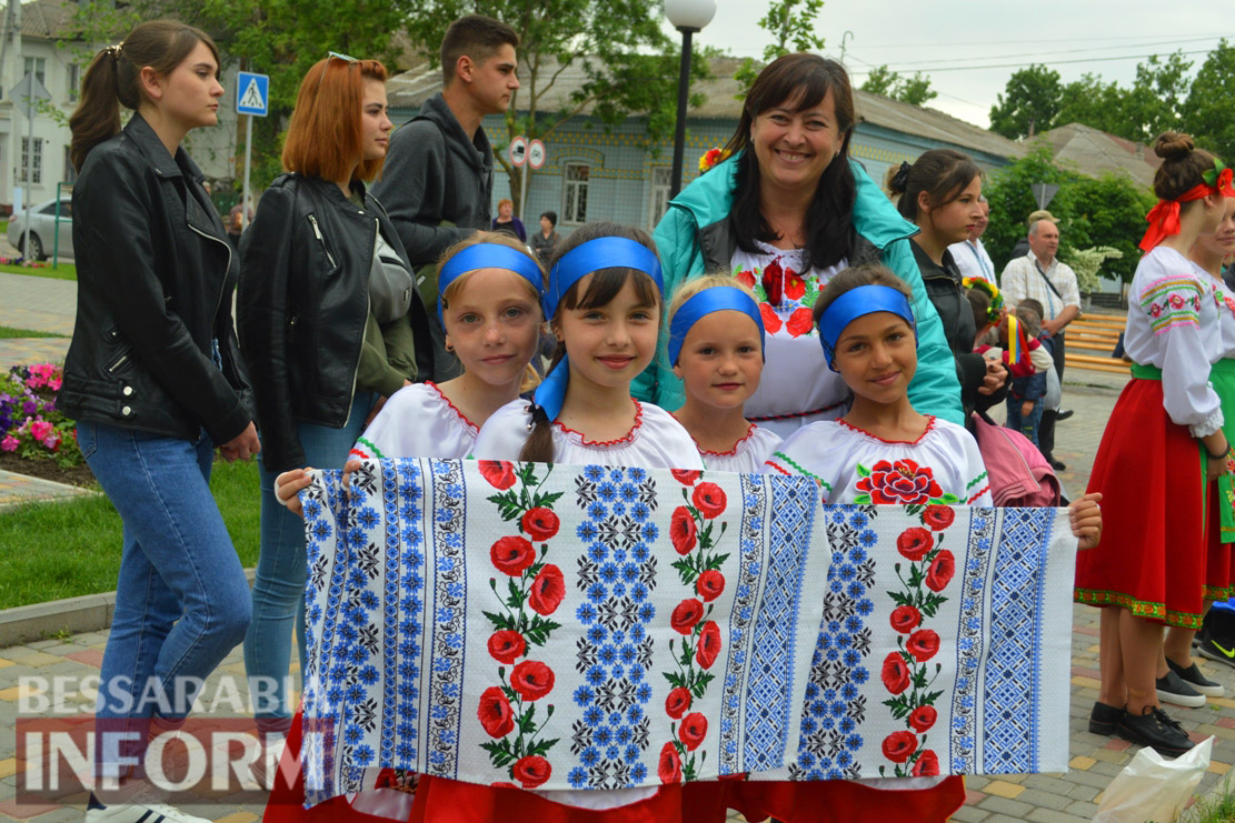 Праздник вышиванки: килийцы вышли на парад и концерт (фоторепортаж)