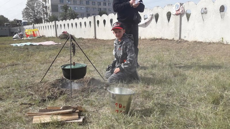 В Измаиле спасатели вместе со школьниками варили казацкую кашу