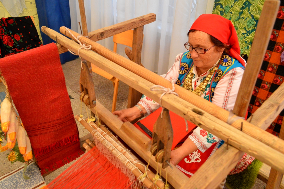 В Килии ко Дню города открыли выставку уникальной одежды и работ hand made местных умельцев (фото)