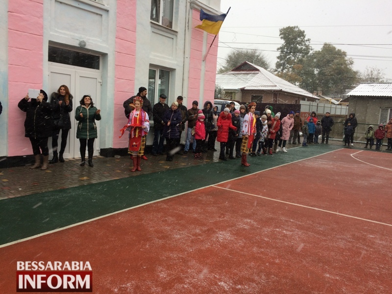В измаильском СОЦе торжественно открыли профессиональную баскетбольную площадку (ФОТО)