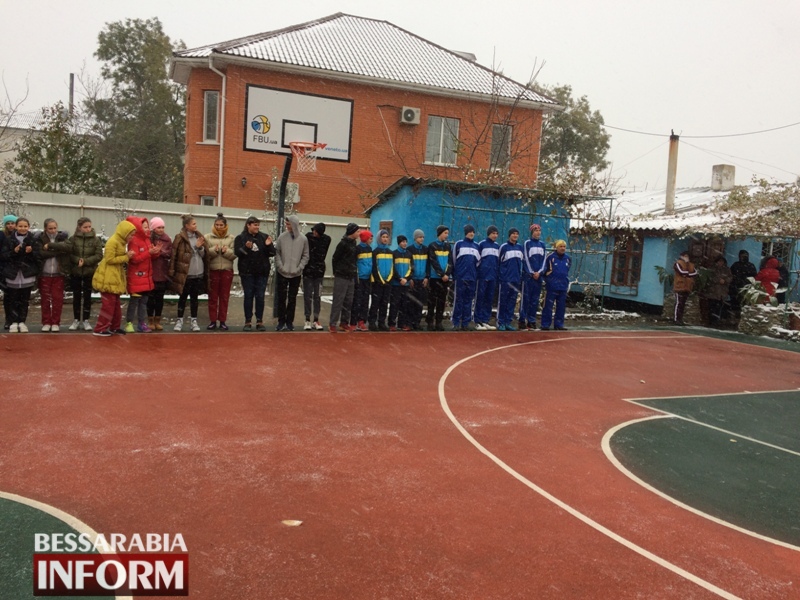 В измаильском СОЦе торжественно открыли профессиональную баскетбольную площадку (ФОТО)