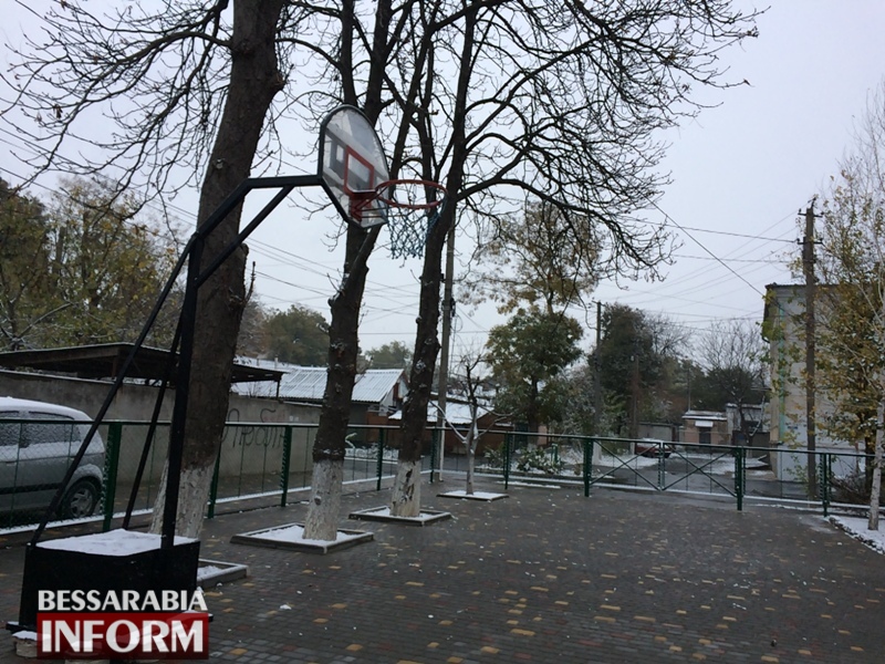 В измаильском СОЦе торжественно открыли профессиональную баскетбольную площадку (ФОТО)
