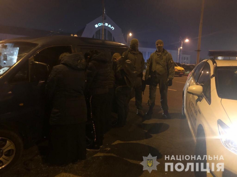 В Одесской области задержана этническая ОПГ, которая эксплуатировала сотню "рабов" на с/х работах