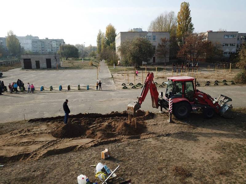 В Аккермане возле одной из школ начали строить новый современный спорткомплекс