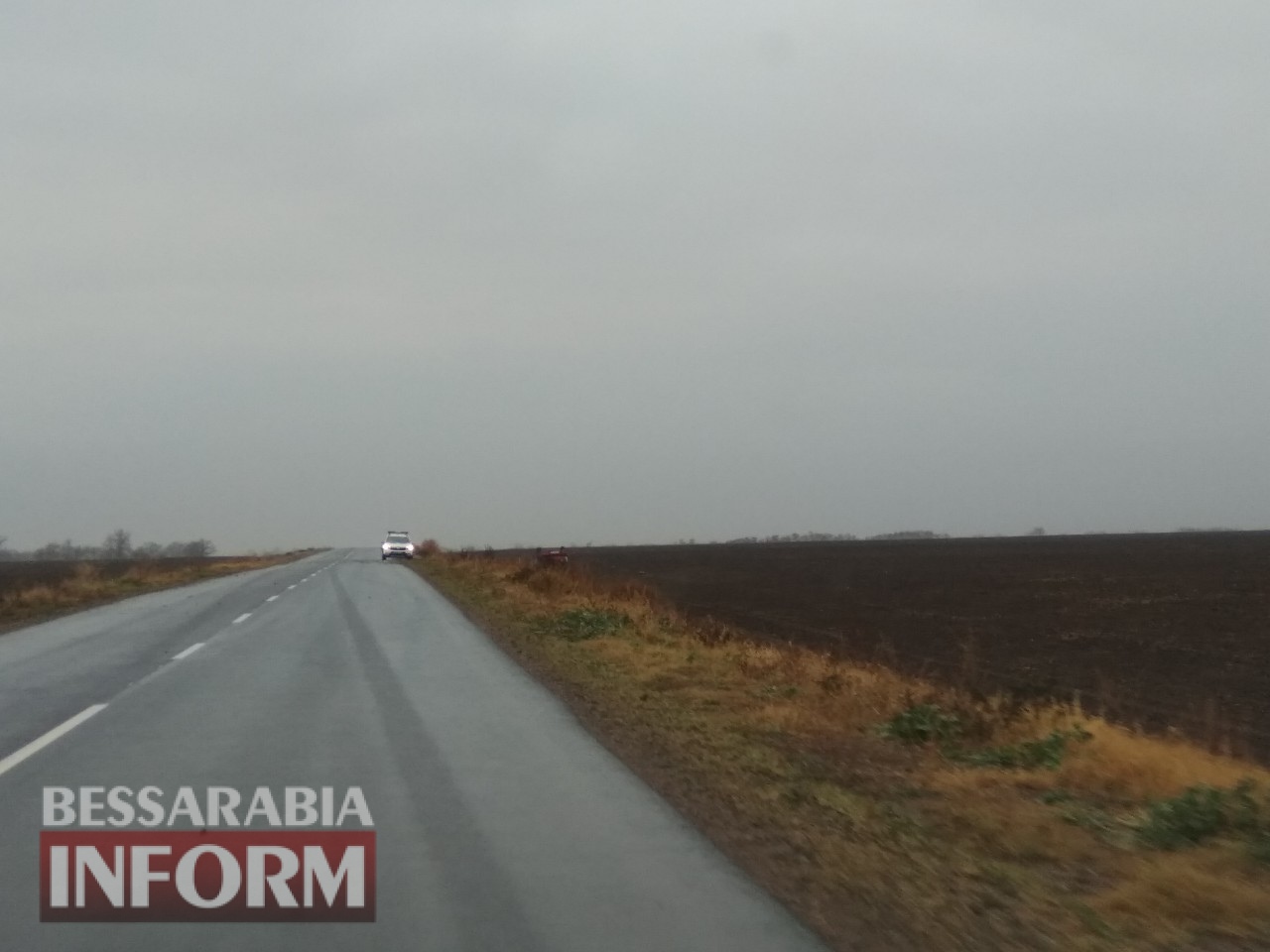 В Килийском районе легковушка слетела с дороги и перевернулась - водитель не справилась с управлением