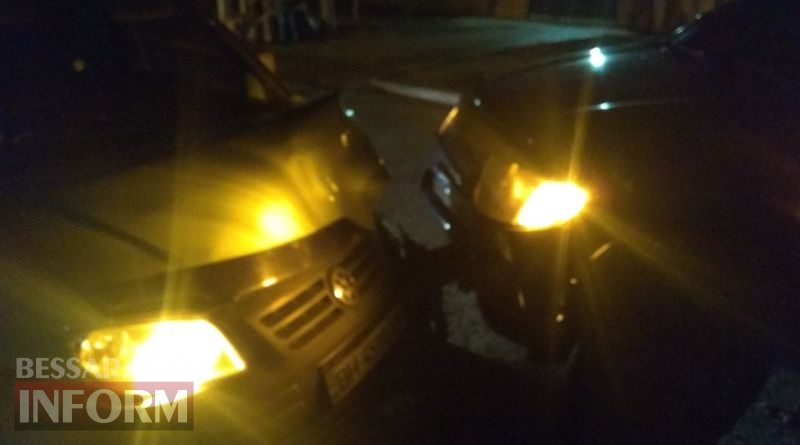 Вечернее ДТП в Измаиле: возле роддома не поделили дорогу Volkswagen Caddy и Mitsubishi L200