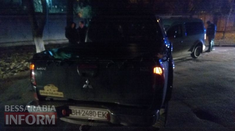 Вечернее ДТП в Измаиле: возле роддома не поделили дорогу Volkswagen Caddy и Mitsubishi L200