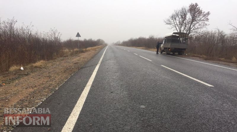 На трассе "Одесса-Рени" произошло ДТП с участием двух грузовиков. Один из автомобилей перевернулся