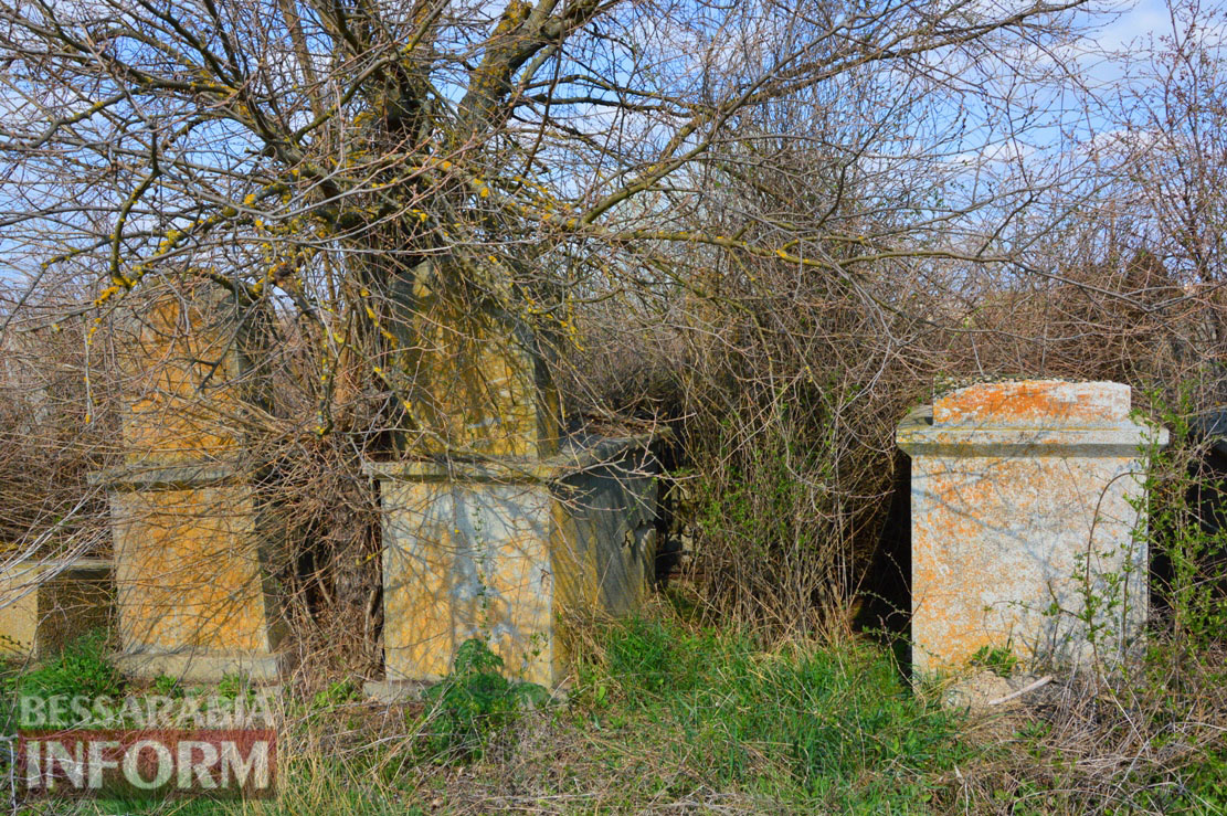 Уникальное еврейское кладбище в Килии: более 600 лет истории и сползающие в овраг старинные захоронения