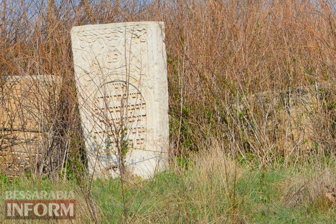 Уникальное еврейское кладбище в Килии: более 600 лет истории и сползающие в овраг старинные захоронения