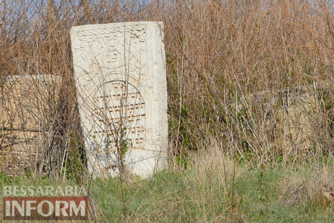 Уникальное еврейское кладбище в Килии: более 600 лет истории и сползающие в овраг старинные захоронения