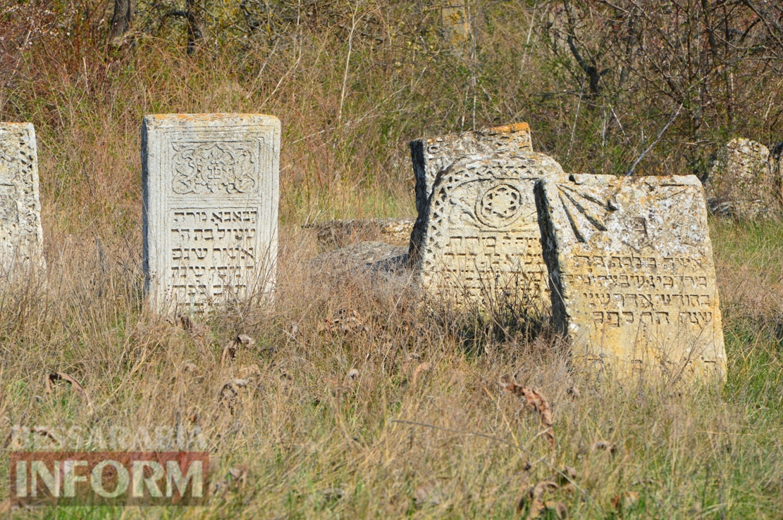 Уникальное еврейское кладбище в Килии: более 600 лет истории и сползающие в овраг старинные захоронения