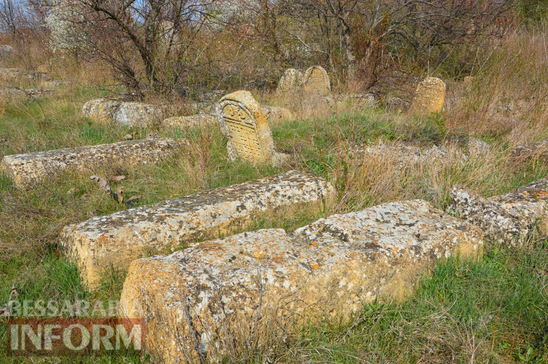 Уникальное еврейское кладбище в Килии: более 600 лет истории и сползающие в овраг старинные захоронения