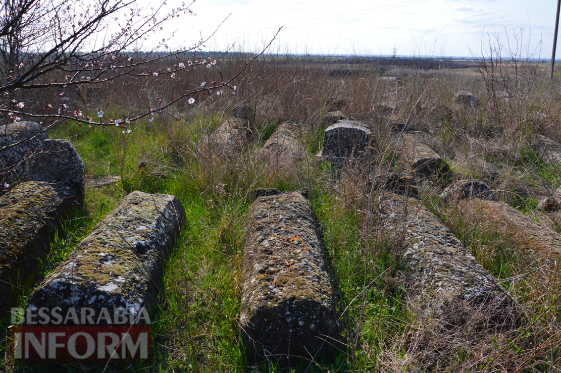 Уникальное еврейское кладбище в Килии: более 600 лет истории и сползающие в овраг старинные захоронения